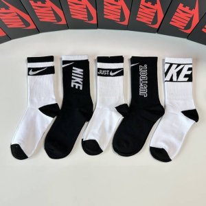 Special Packaging Nike New Mid-Length Slouch Socks! Five pairs per box, same sty