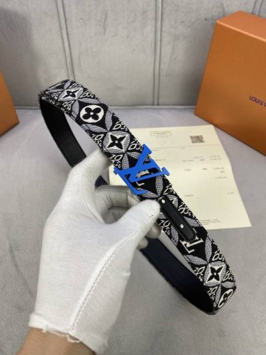 3.0 The wide pattern is interwoven with the intricate Monogram pattern, revealin