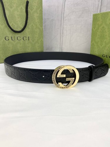 Width 4.0 Gucci interlocking double G buckle belt, made of smooth original calfs