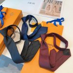 Lv Gradient letter tie, Louis Vuitton classic tie, must-have for men, super fash