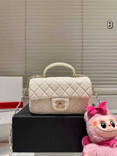 Qixi Festival gift box with pendant Chanel 22B metal handle Miniicf The new met