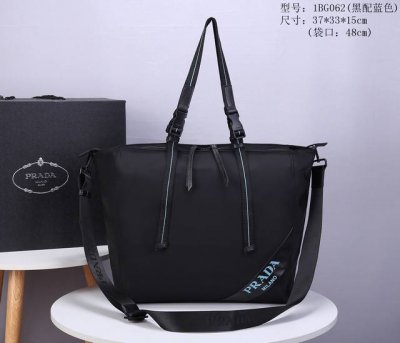 Top-quality original. New P-brand shopping bag, model 1Bg062, made with importe