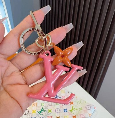 Lv Keychain Enamel Craft Lv Alphabet Pendant Pop Flower Bag and keychain charms