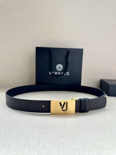 Width 3.5cm This is a 35mm full-grain leather belt with a metal Greca buckle an