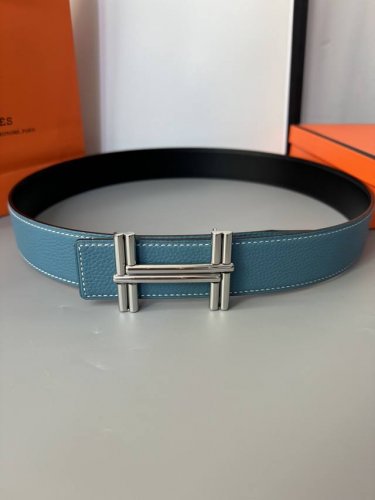 Wrapped around the waist, capturing the exquisite details, the brand that has ca