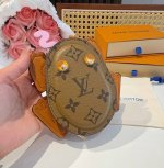 Lv Louis Vuitton frog earphone bag bag pendant can hold lipstick Bluetooth earph