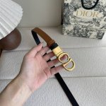 Dior's saddle belt is a classic accessory. Reinterpreted in grained cowhide leat