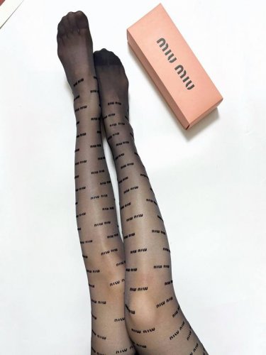 Comes with packaging One box contains one pair of Miu Miu's classic flocked let