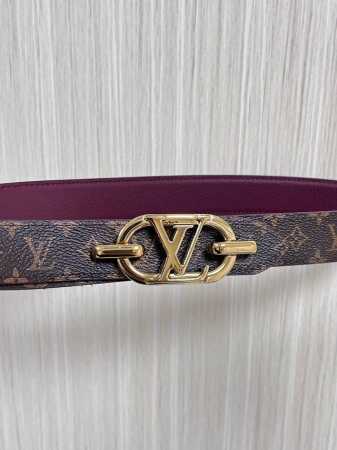 This season's newest design features a belt crafted from luxurious calfskin and - Click Image to Close