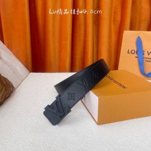 Louis Vuitton: Classic original quality, classic embossed on one side and plain