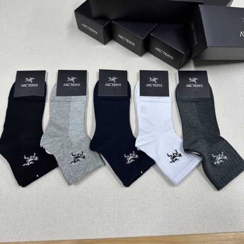 Special Arc'teryx men's new mid-calf socks are made of pure cotton and embroide