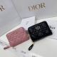 Dior 2386 Color: Black and Pink Size: 12*8.5 The latest model from Dior! Crafted