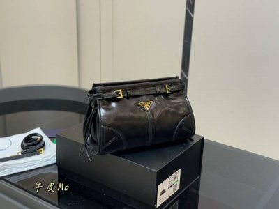 With folding boxSize: 26.16Cm Prada leather Soft Lux You can't miss this underar