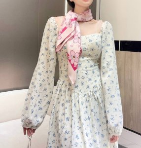 Lv x Tm Monogram Cherry Blossom 18mm Premium Silk Double-Sided Monochrome Scarf