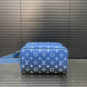 Louisvuitton LV printed toiletry bag, clutch, and cosmetic bag, classic and vers