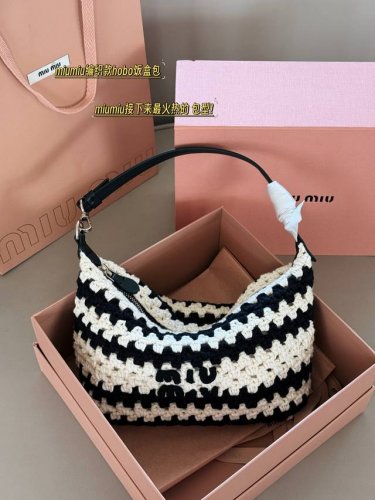 With box Size: bottom width 24*16Cm Miumiu lunch box bag