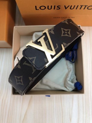 Lv : Original fabric, top-grain calfskin lining, and original buckle. This class