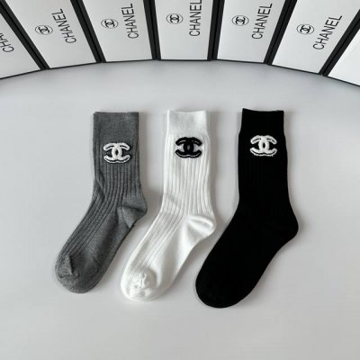 Special Packaging Chanel New Classic Mid-Length Socks with Accessories! Three pa