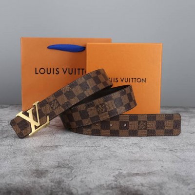 Comes with full packaging box. A classic Louis Vuitton boutique style, featuring