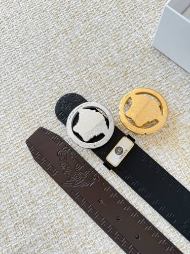 Belt: Versace Original Single-Purpose Belt Features: Hook buckle, classic man-he