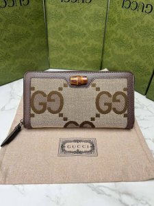 Color: Brown Size: 20X10 Ophidia Gg zip-around wallet. The Gg logo, introduced