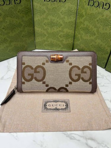 Color: Brown Size: 20X10 Ophidia Gg zip-around wallet. The Gg logo, introduced