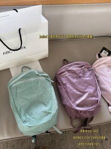 With boxSize: 25*42Cm A model that my friends urged me to buy Arc'teryx Heliad15