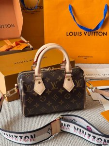 Replica cowhide and steel Lv Speedy 20 pillow bag Lv's new series City Keepal ha