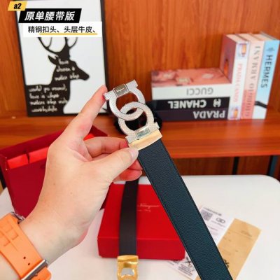 Ferrago F double-sided top-grain cowhide with a new look. Made of stainless stee