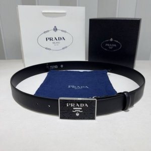 Prada, Saffiano calfskin belt, stylish and sophisticated! Versatile and elegant