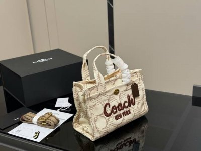 With box Coach Cargo Tote denim tote bag The long-awaited denim series is finall