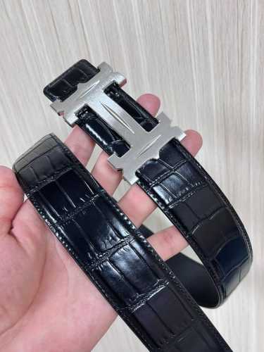 4.0 Double-sided imported top-grain cowhide, embossed with crocodile pattern and