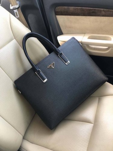 A new, top-quality, original men's handbag and messenger bag has arrived. Made A new, top-quality, original men's handbag and messenger bag has arrived. Made