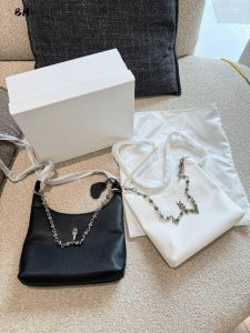 No way, this Chrome Hearts Viv bag is now... #Try a new Look and it's so popular