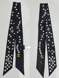 High quality dark pattern small pearls, same style as the counter! Chanel hair