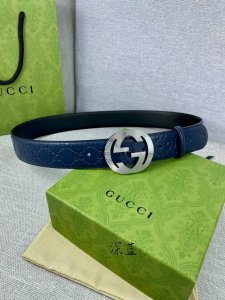 Width 4.0Cm Gucci interlocking double G buckle belt, made of Gucci Signature blu