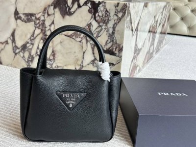 Comes with box Size: 23 20cm Prada shopping basket Counter tote bag Leather han