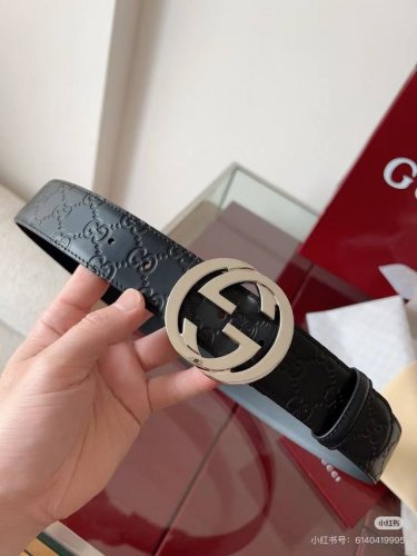 Gifts for boyfriends: Gucci recommends a popular Gucci belt. This classic, shiny