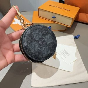 Lv classic old flower chessboard Bluetooth earphone bag with keychain, universal