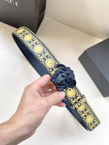 Width 4.0Cm Versace Palazzo belt is made of cowhide leather and decorated with L