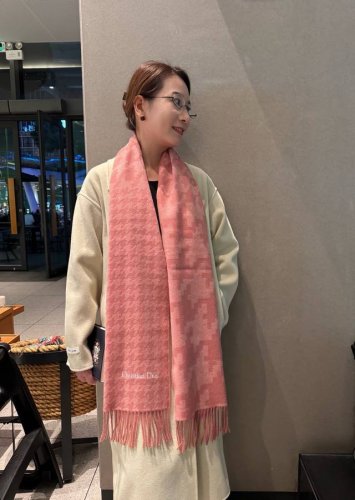 Dior Couple Scarf! Limited Edition, a must-have!!! No proxy buying required! Th