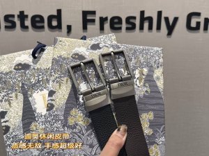 Dior's latest buckle top layer cowhide lychee pattern design is popular all over