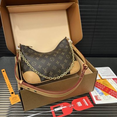 Louisvuitton Lv Boulogne monogram croissant crossbody shoulder bag, photo taken
