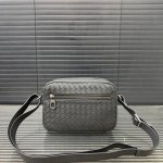 Bottega Veneta hand-woven men's waist bag, shoulder bag, crossbody bag, classic