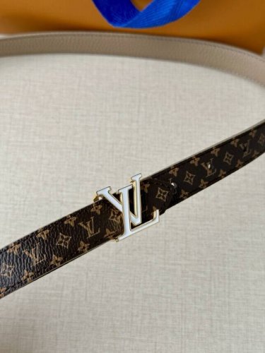 This 2.0 wide Lv Iconic double-sided belt shows the brand style with the dazzli