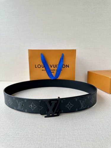 4.0 wide Lv Dimension double-sided belt is designed by creative director Pharrel