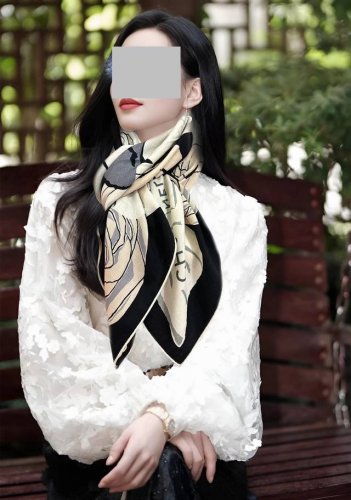 Chanel's double-sided, identical-color 2025 hat is stunning! The classic camelli