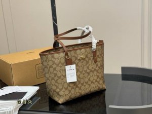 with airplane box zipper replica Size: bottom width 30 top width 40 * height 35