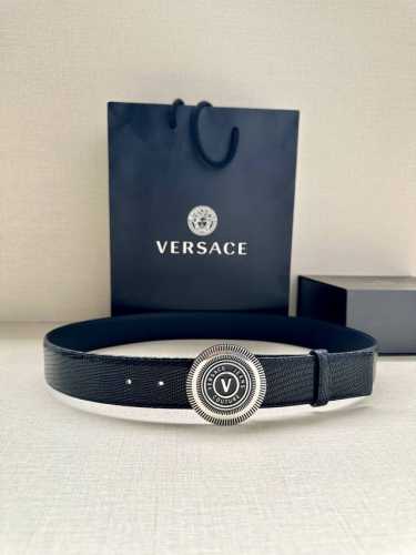 Width 3.8Cm Versace Jeans Couture cowhide V-Emblem buckle belt, decorated with L