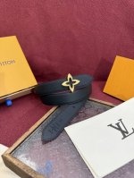 Lv Flowergram 30Mm belt boasts an exquisite design, combining versatility with a